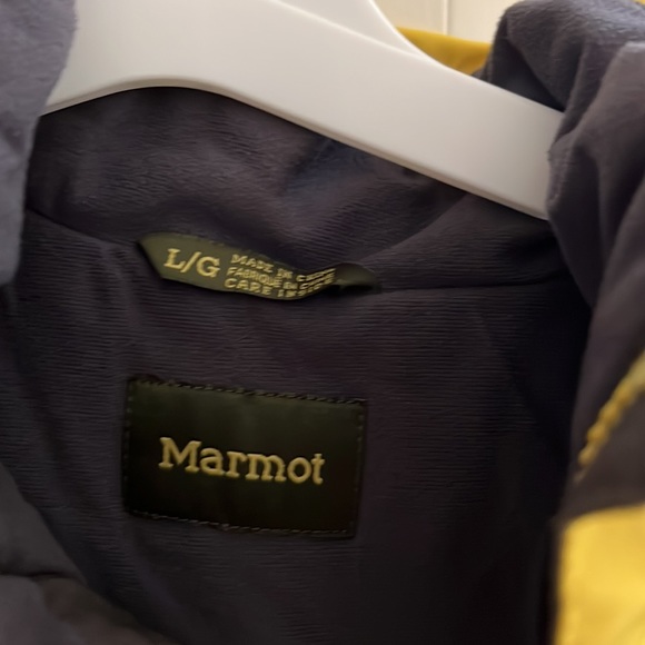 Marmot Ski/ snowboarding jacket - lots of pockets - Picture 2 of 6